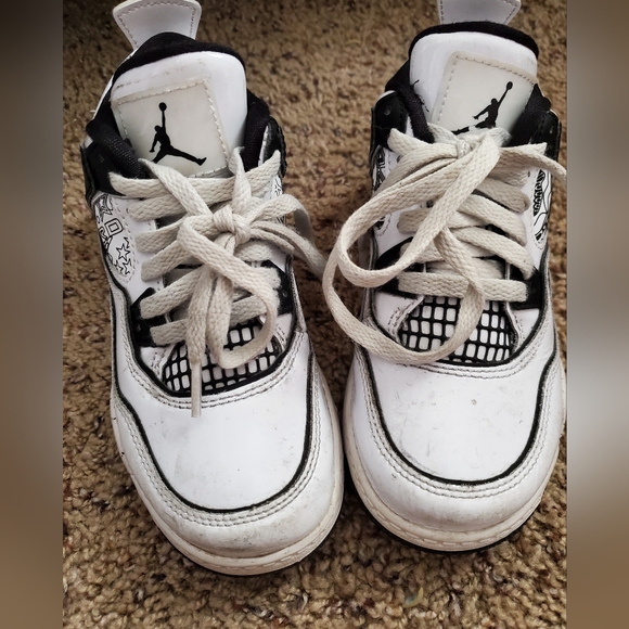Young boy kids Jordan sneakers size 12c - Picture 2 of 7